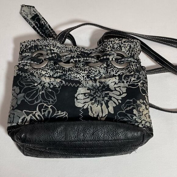 Handmade hand sewn black and gray batik fabric bag with tons of pockets! - Picture 12 of 12